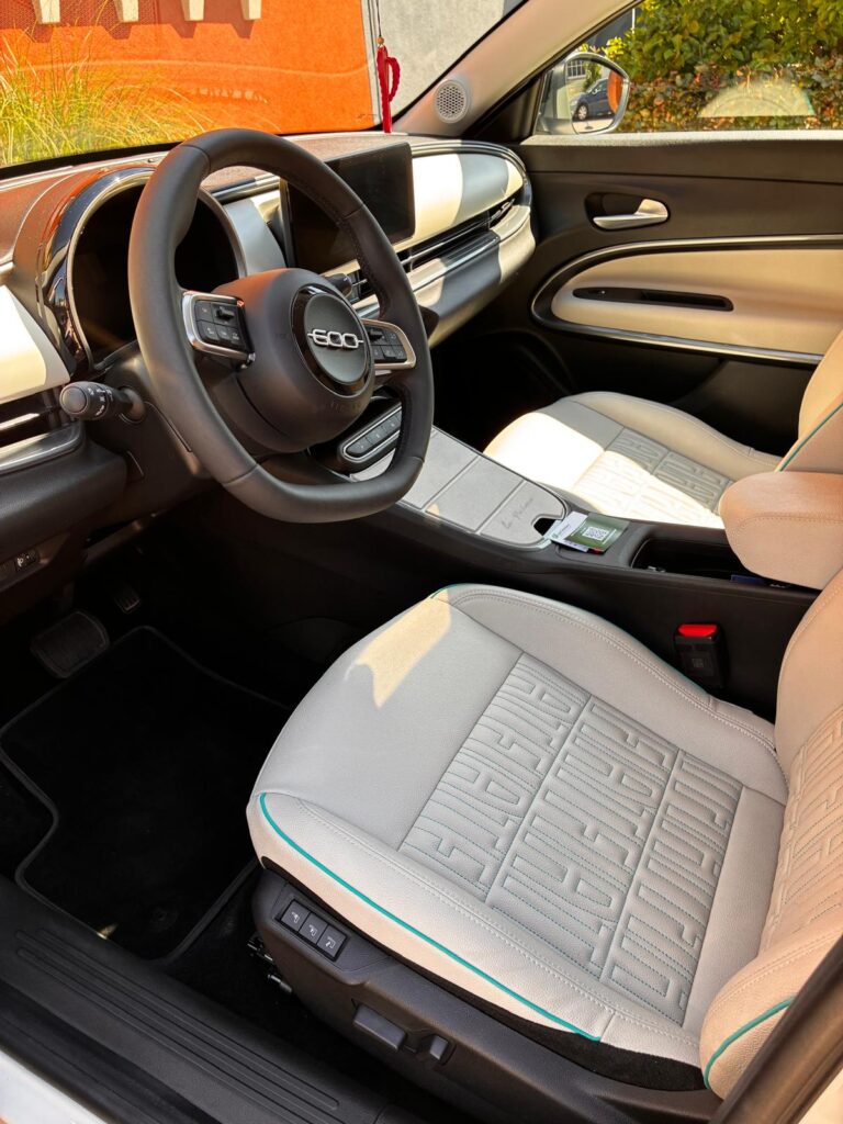 Professional Lease Return Preparation in Luxembourg with a clean vehicle interior ready for inspection.